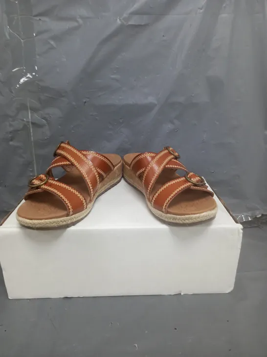 CALI FROM SKECHERS SANDALS TAN SIZE 5