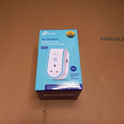 BOXED TP-LINK AC 1200 WIF-FI RANGE EXTENDER WITH AC PASSTHROUGH