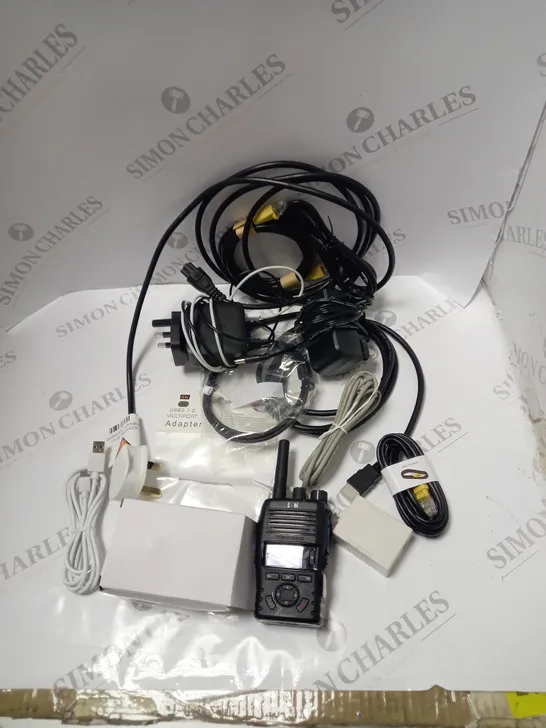 BOXED ASSORTMENT OF APPROXIMATELY 15 CABLES AND ADAPTORS