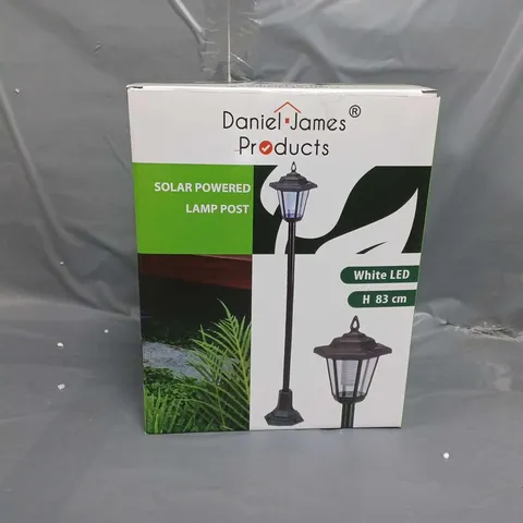 BOXED DANIEL JAMES SOLAR POWERED LAMP POST 