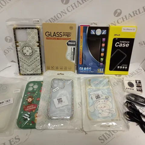APPROXIMATELY 30 ASSORTED SMARTPHONE & TABLET ACCESSORIES TO INCLUDE CASES, CHARGING CABLES, SCREEN PROTECTORS ETC	