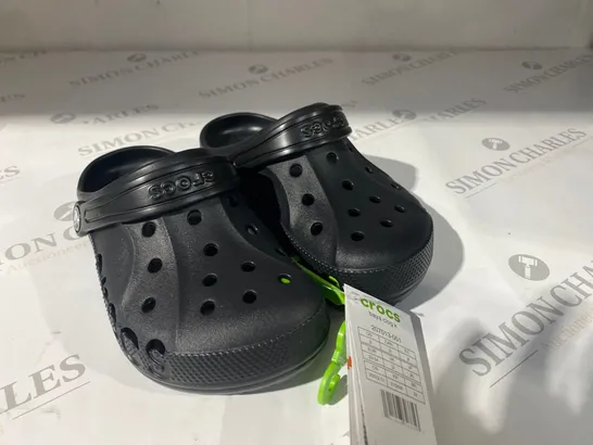 PAIR OF BLACK CROCS SIZE 33-34