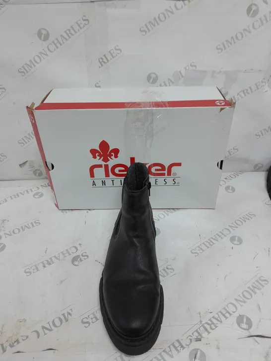 BOXED PAIR OF RIEKER CHUNKY ANKLE BOOTS IN BLACK SIZE 7.5 