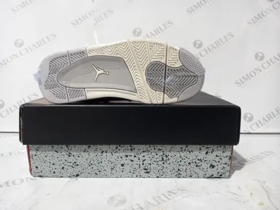 BOXED PAIR OF NIKE AIR JORDAN 4 RETRO SHOES IN GREY UK SIZE 3