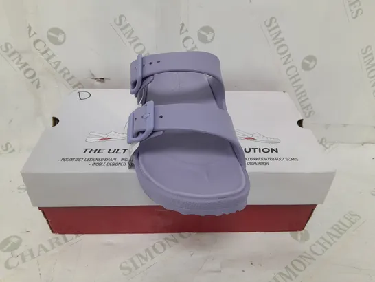 BOXED PAIR OF SKECHERS ARCH FIT FOAMIES SLIDE SANDALS IN LAVENDER SIZE 7