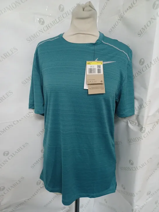 NIKE RUNNING TSHIRT IN GREEN SIZE S