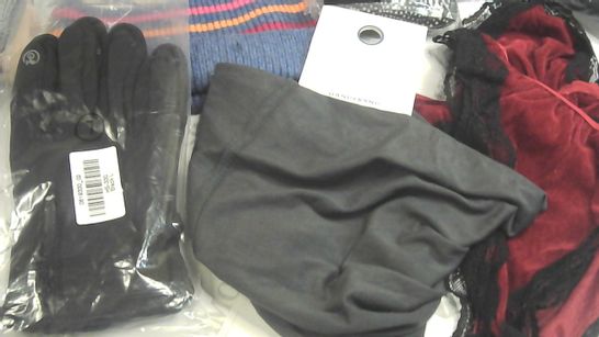 LOT OF APPROX 10 ASSORTED CLOTHING ITEMS TO INCLUDE: PRINGLE SOCKS, BLACK GLOVES, SEALSKINZ SPLIT GLOVES