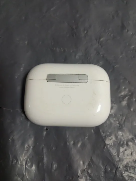 PAIR OF APPLE AIRPODS PRO IN WHITE