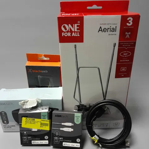 APPROXIMATELY 18 ASSORTED ELECTRICAL ITEMS TO INCLUDE ONE FOR ALL ARIAL, FM ALARM CLOCK, SYNCE AND CHARGE CABLE, ETC