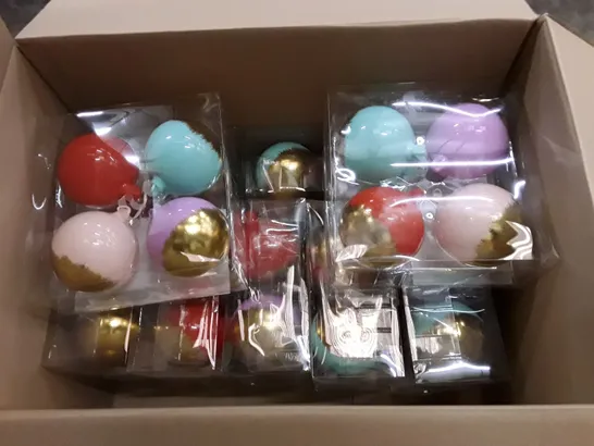 BOX CONTAINING APPROXIMATELY 9 BRAND NEW BOXED GLASS BAUBLE 4PKS