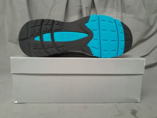 BOXED PAIR OF CLEENS AERO RUNNER SHOES IN GREY/TURQUOISE UK SIZE 10