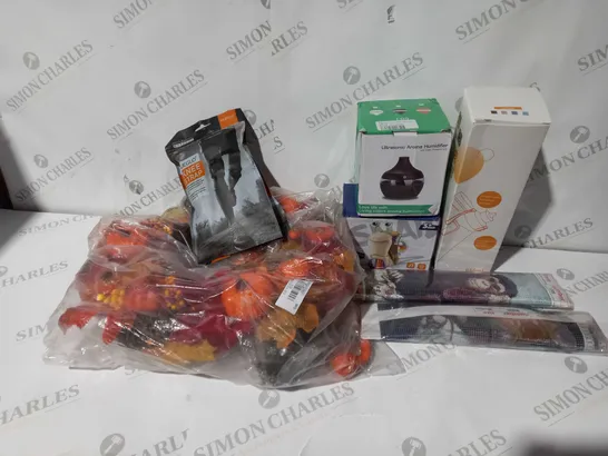 APPROXIMATELY 15 ASSORTED HOUSEHOLD ITEMS TO INCLUDE ULTRASONIC AROMA HUMIDIFIER, HUEGLO KNEE STRAPS, DECORATIVE FRUIT WREATH, ETC