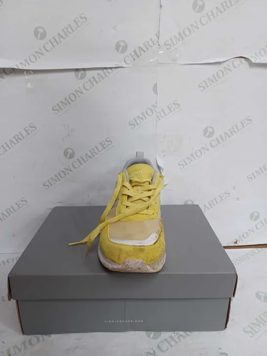 VIONIC DELMAR AYSE TRAINER IN YELLOW SIZE 7