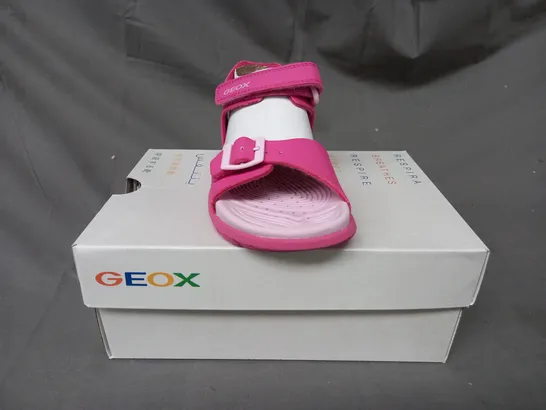 BOXED PAIR OF GEOX KIDS OPEN TOE SANDALS IN PINK UK SIZE 10