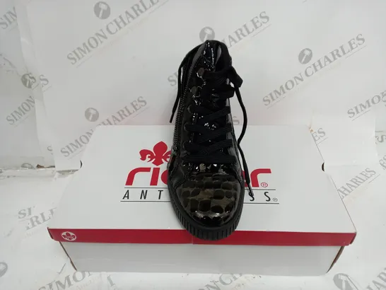 BOXED RIEKER TRAINER BOOT SIDE ZIP SIZE 4