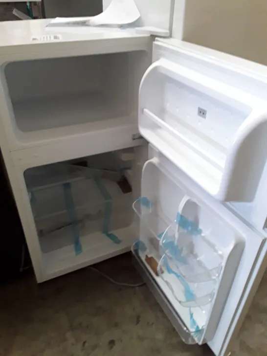 COMFEE UNDER COUNTER FRIDGE FREEZER COLLECTION ONLY