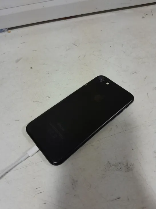 APPLE IPHONE 7 BLACK MOBILE PHONE