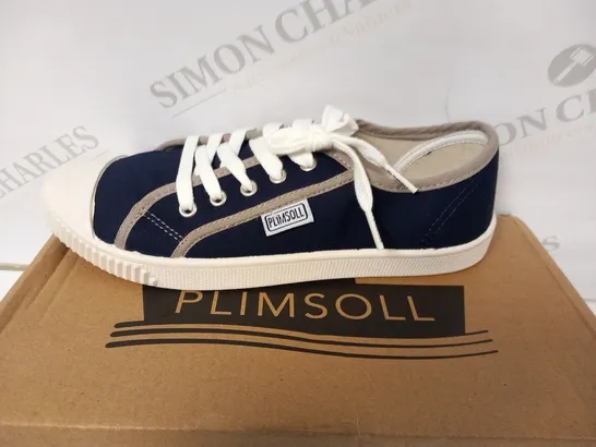 BOXED PLIMSOLL NAVY SIZE EU 38