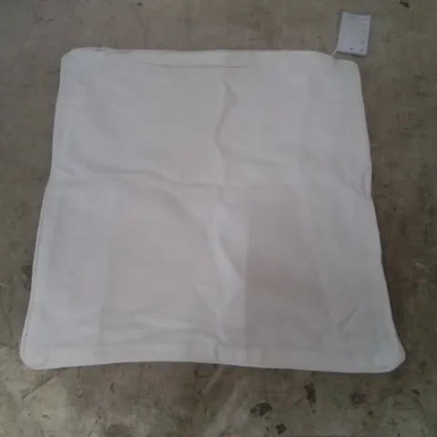 BAGGED SET OF 2 SQUARE SCATTER CUSHION COVERS, WHITE // SIZE: 43 X 43CM 