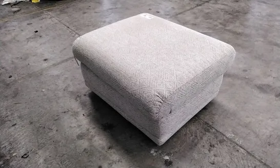 QUALITY BRITISH DESIGNED & MANUFACTURED G PLAN MALVERN STORAGE FOOTSTOOL NEBULAR PEBBLE FABRIC