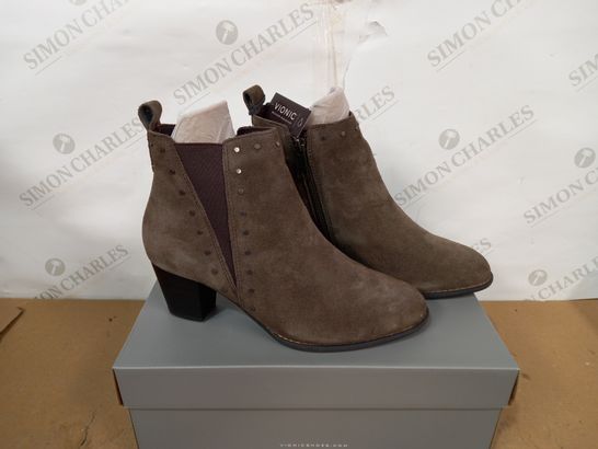 BOXED PAIR OF VIONIC ANKLE BOOTS WITH STUD DETAIL IN DARK TAUPE SUEDE, UK SIZE 5.5