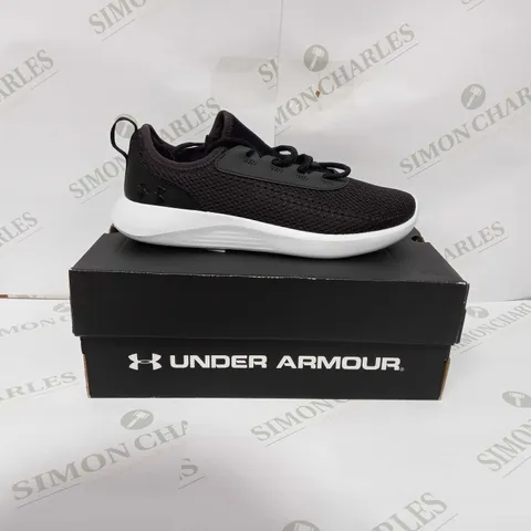 UNDER ARMOUR UA SKYLAR 2 IN JET GREY & BLACK - UK 6