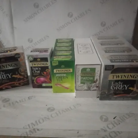 GROUP OF APPROX 17 ASSORTED TWININGS TEA ITEMS TO INCLUDE MATCHA, LADY GREY, MANGO & LYCHEE AND SPICY CHAI