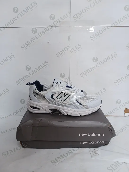 NEW BALANCE 530 TRAINER IN WHITE & SILVER - UK 8