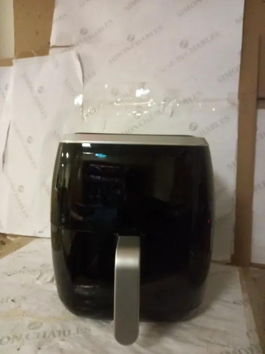 AMAZON BASICS 6-LITRE AIR FRYER