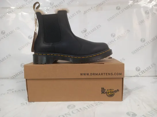 BOXED PAIR OF DR MARTENS 2976 LEONORE ANKLE BOOTS IN BLACK UK SIZE 6