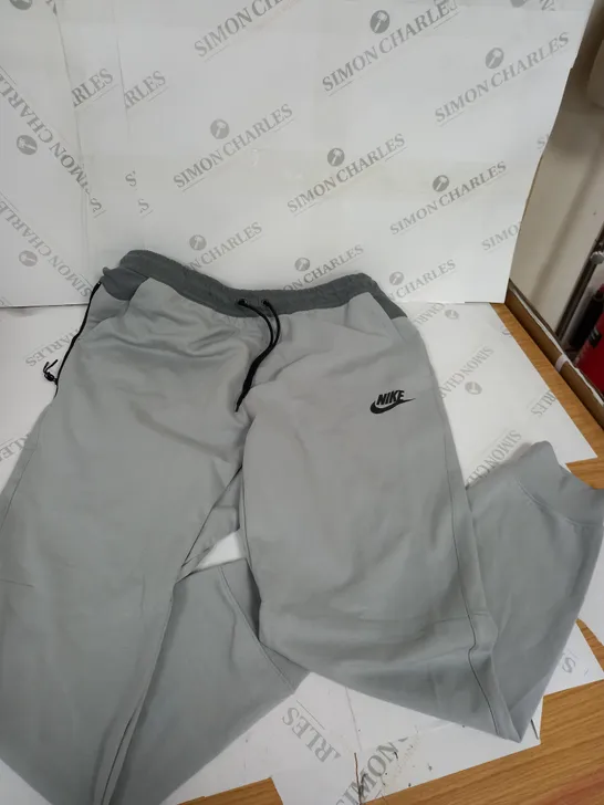 NIKE GREY JOGGING BOTTOMS - X LARGE 