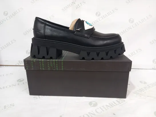 BOXED PAIR OF KOI CHUNKY LOAFERS IN BLACK W. EYE DETAIL SIZE 8