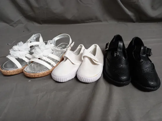 APPROXIMATELY 12 ASSORTED KIDS PAIRS OF SHOES IN VARIOUS COLOURS, STYLES, AND SIZES