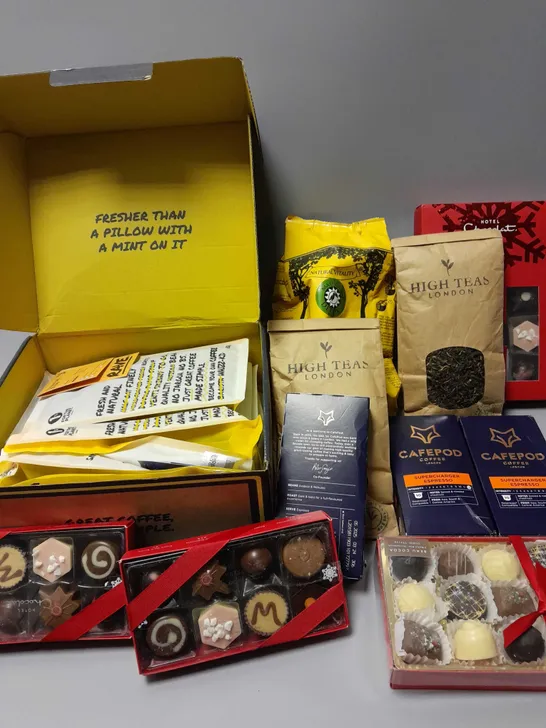 APPROXIMATELY 10 ASSORTED FOOD & DRINK ITEMS TO INCLUDE RAVE SIGNATURE BLEND, HOTEL CHOCOLAT CLASSIC CHRISTMAS BOX, CAFEPOD COFFEE SUPERCHARGER ESPRESSO, ETC