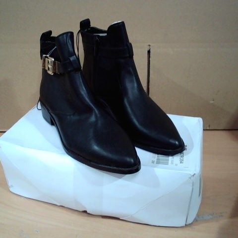 BOXED PAIR OF RED HERRING WOMENS BOOTS BLACK SIZE 6