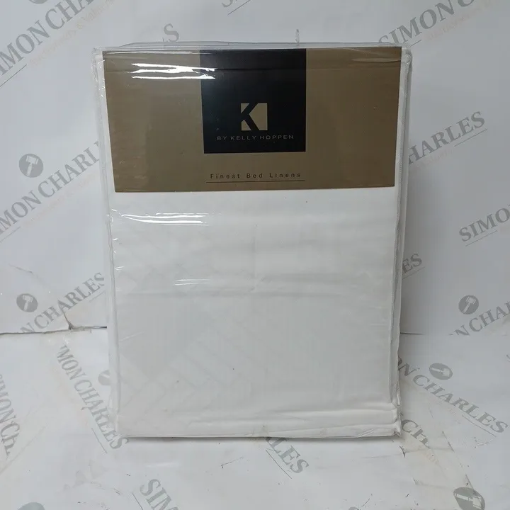 DIAMOND DUVET SET IN WHITE KING SIZE 4508502Simon Charles Auctioneers