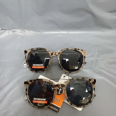 APPROXIMATELY 50 PAIRS OF FASHION SUNGLASSES