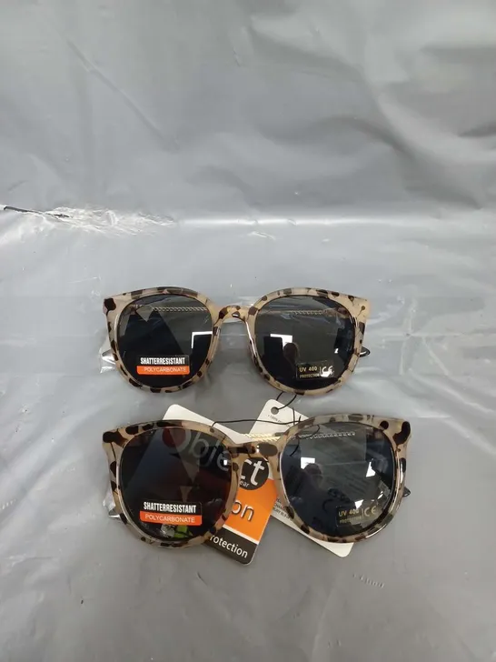 APPROXIMATELY 50 PAIRS OF FASHION SUNGLASSES