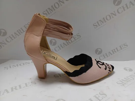 BOXED PAIR OF DESIGNER CLOSED TOE HEELS IN PINK EU SIZE 38