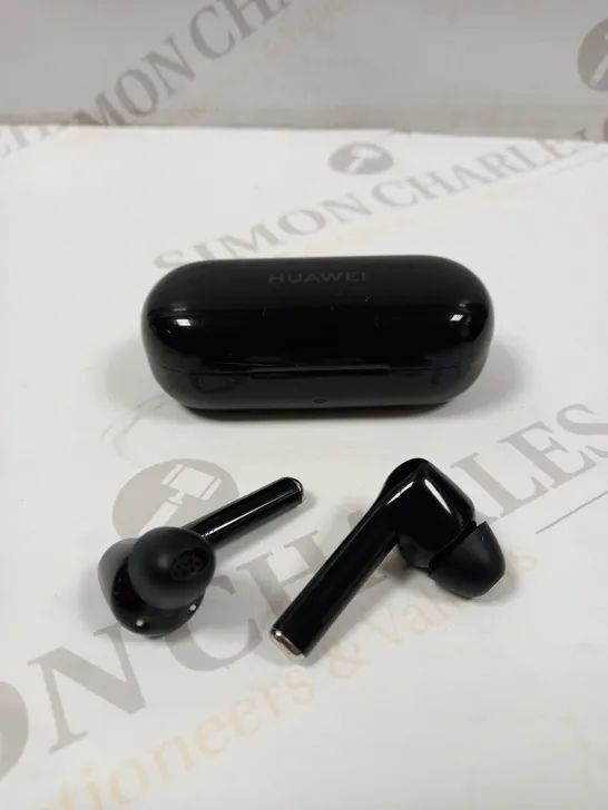 HUAWEI WIRELESS EARPHONE & CHARGING CASE 