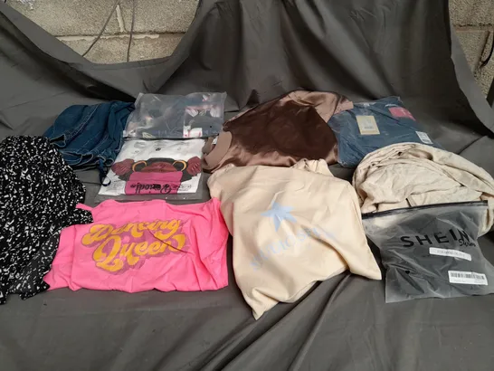 BOX OF APPROXIMATELY 18 ASSORTED ITEMS TO INCLUDE - DRESSES , JUMPERS , AND  T-SHIRTS ETC