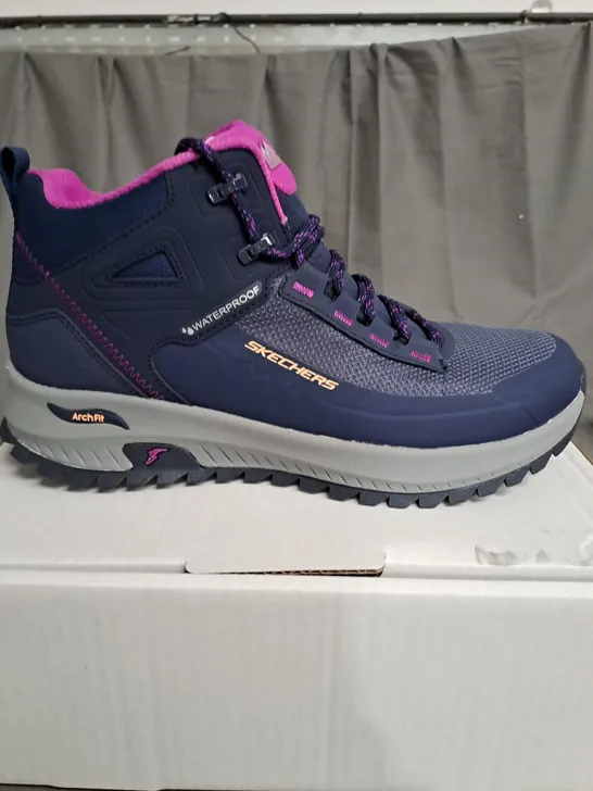 SKETCHERS NAVY BLUE & PINK DISCOVER BOOTS SIZE 5