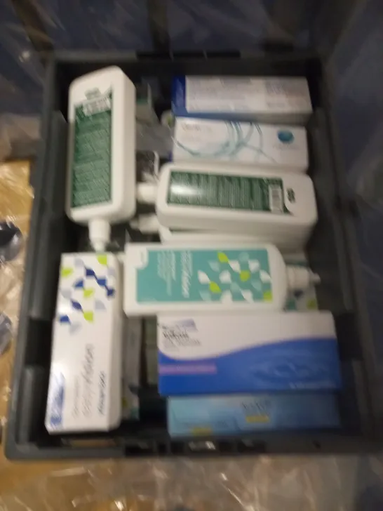 LARGE QUANTITY OF ASSORTED EYECARE ITEMS TO INCLUDE SPECSAVERS, ACUVUE AND BAUSCH AND LOMB 