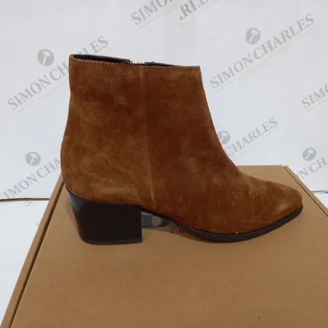 BOXED PAIR OF DUNE LONDON POINTED TOE LOW BLOCK HEEL ANKLE BOOTS IN TAN - SUEDE SIZE 6