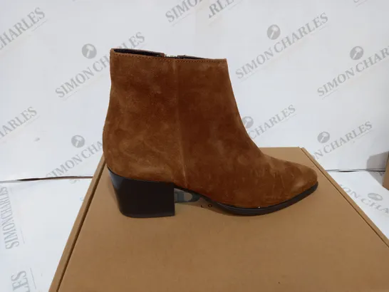 BOXED PAIR OF DUNE LONDON POINTED TOE LOW BLOCK HEEL ANKLE BOOTS IN TAN - SUEDE SIZE 6