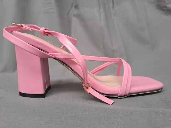 BOXED PAIR OF DESIGNER OPEN TOE BLOCK HEEL STRAPPY SANDALS IN PINK EU SIZE 37