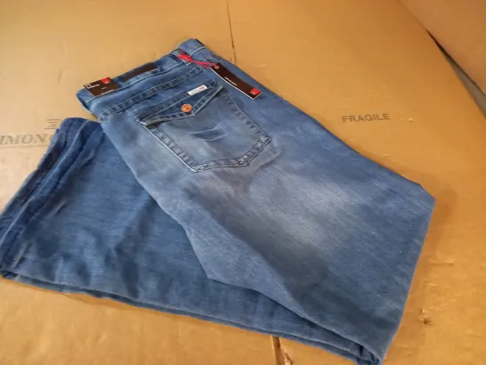 APT JEANS IN MID WASH - W42