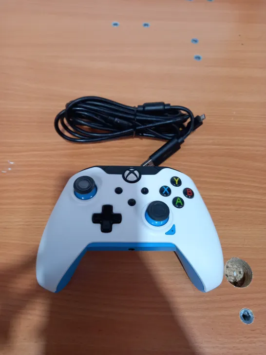 PDP ION WHITE XBOX WIRED CONTROLLER