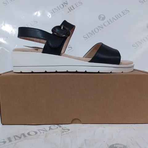 BOXED PAIR OF CUSHION-WALK RING DETAIL OPEN TOE SANDALS IN BLACK SIZE 6