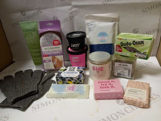 LOT OF APPROX 12 ASSORTED BATHROOM PRODUCTS TO INCLUDE LUSH SHAVING CREAM, ANTI-CELLULITE BODY WASH, HAND SOAP, ETC